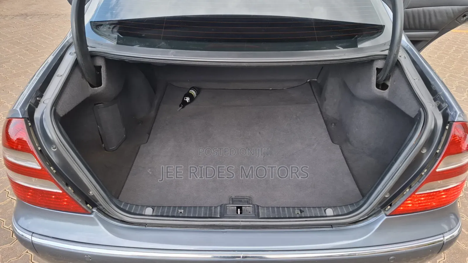 Mercedes-Benz E200 2005 Blue
