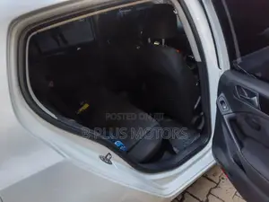 Volkswagen Polo 2010 White