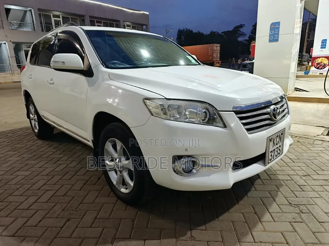 Toyota Vanguard 2010 White