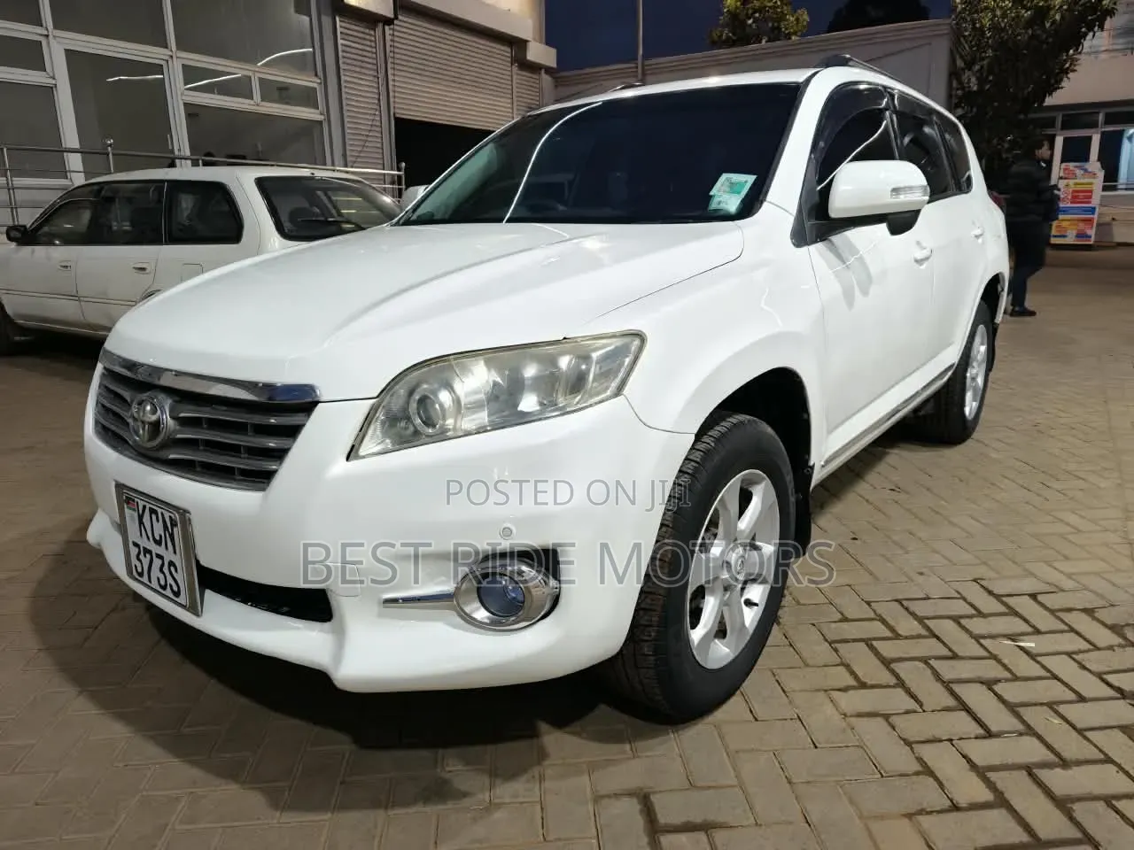 Toyota Vanguard 2010 White