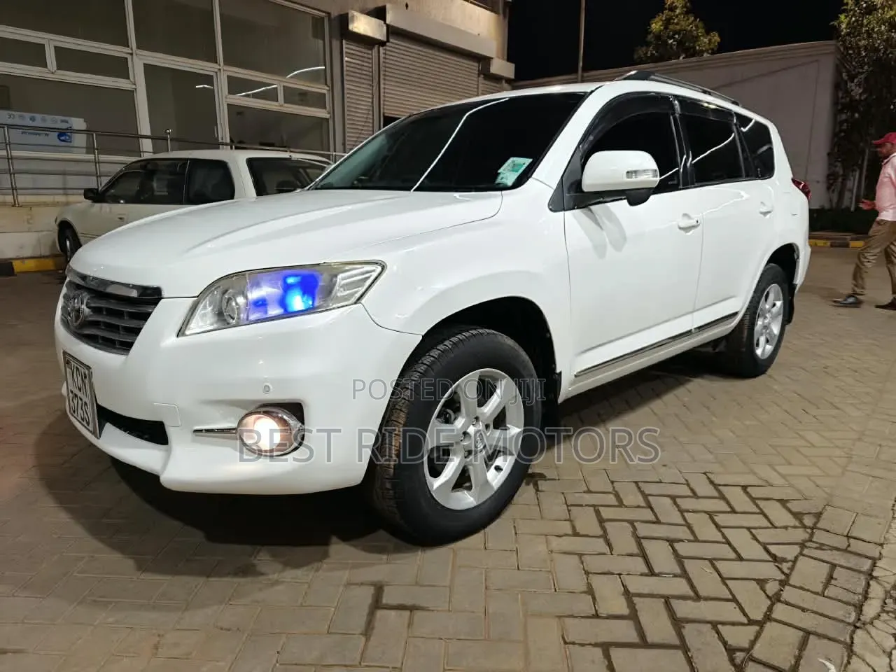 Toyota Vanguard 2010 White