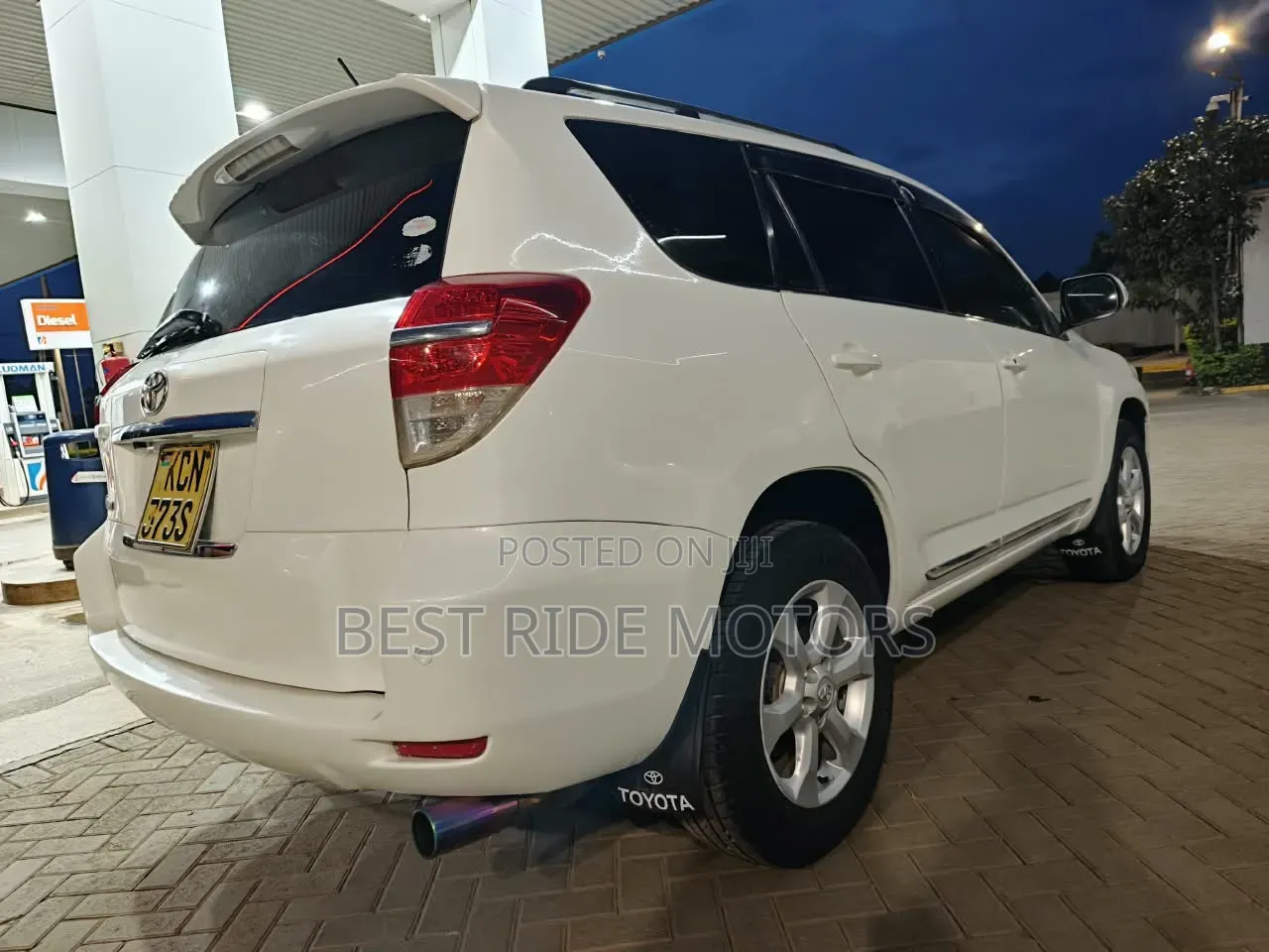 Toyota Vanguard 2010 White