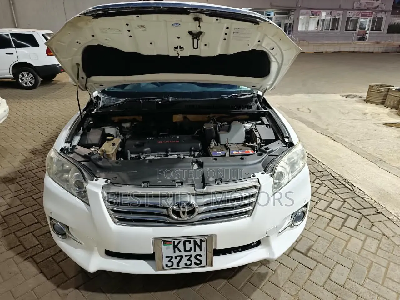 Toyota Vanguard 2010 White