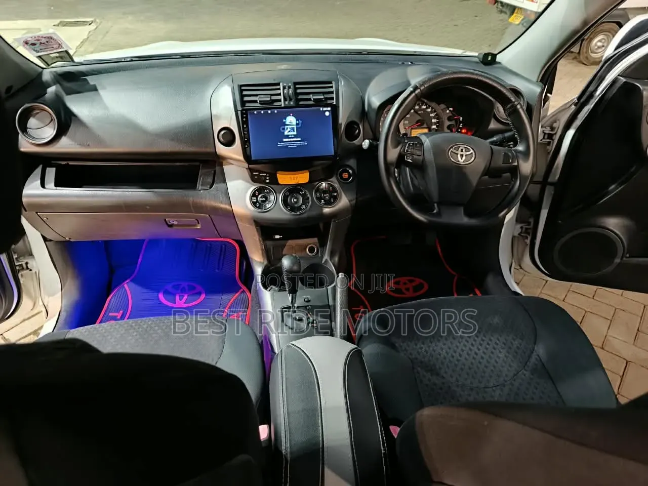 Toyota Vanguard 2010 White