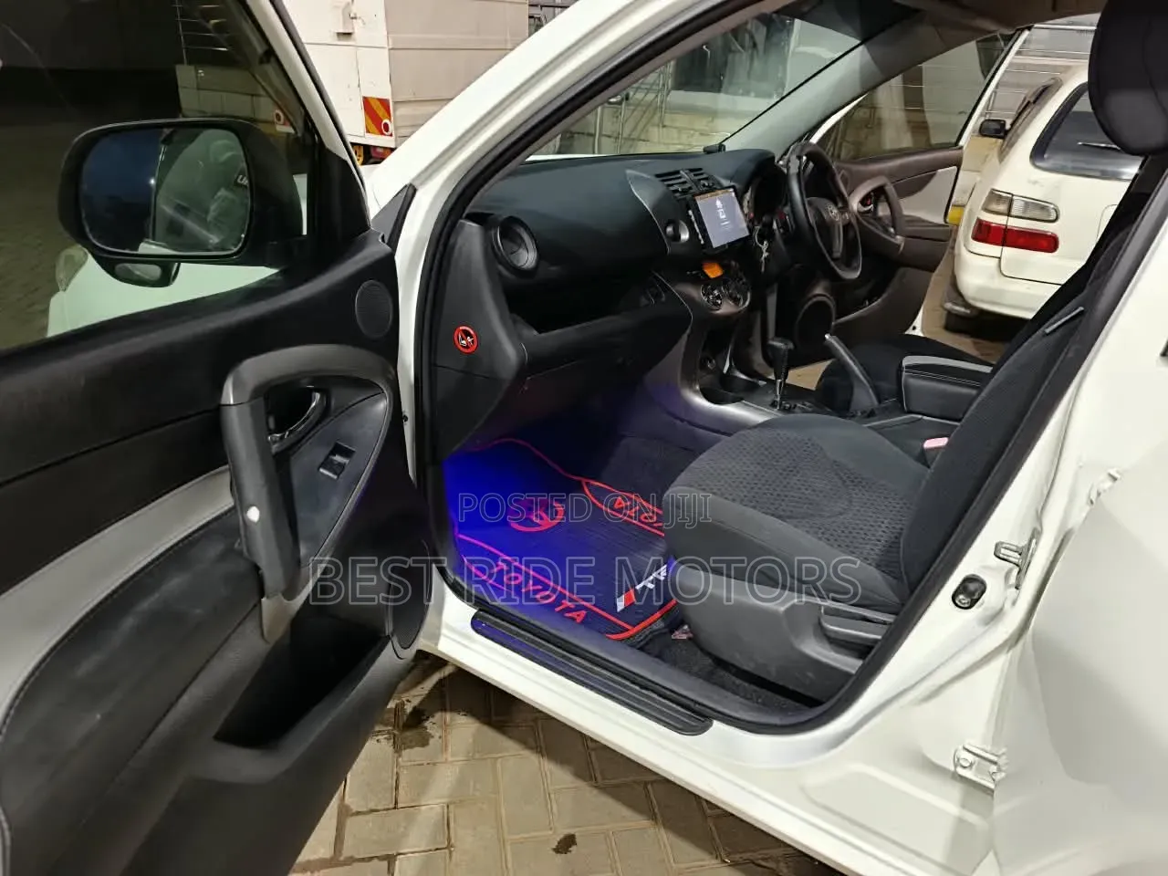 Toyota Vanguard 2010 White