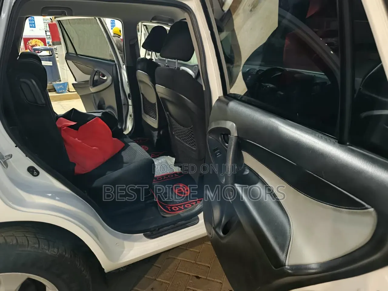 Toyota Vanguard 2010 White