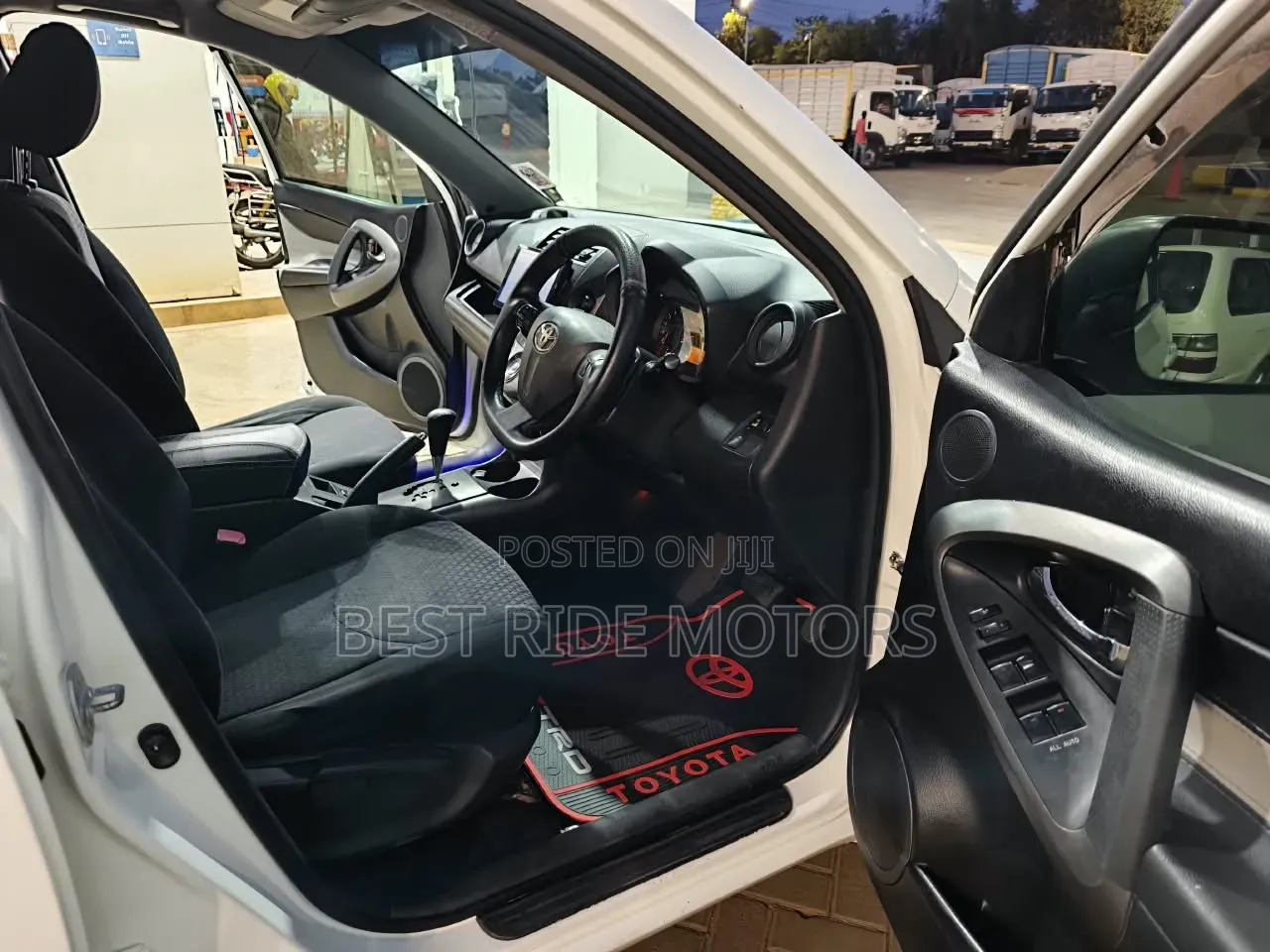 Toyota Vanguard 2010 White