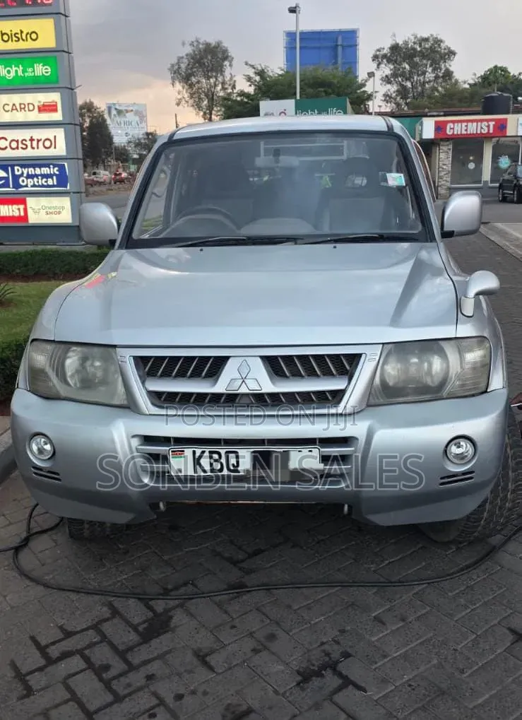 Mitsubishi Pajero Super Exceed 2006 Silver