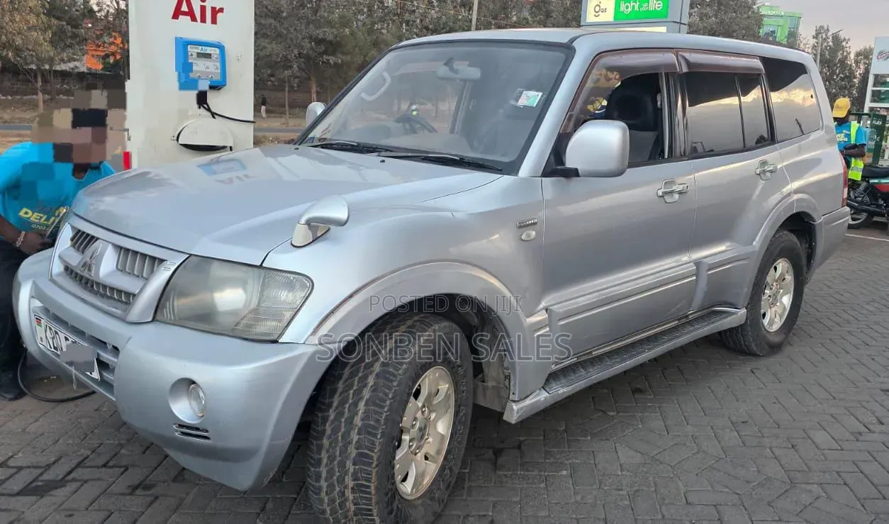 Mitsubishi Pajero Super Exceed 2006 Silver