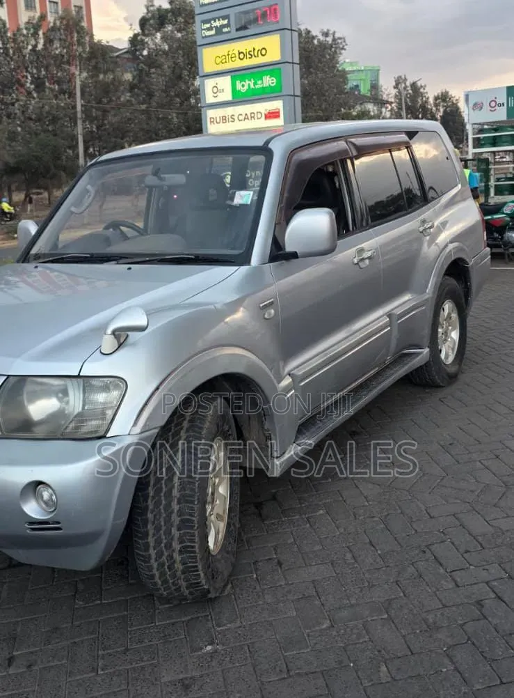 Mitsubishi Pajero Super Exceed 2006 Silver
