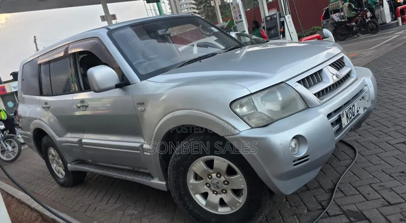 Mitsubishi Pajero Super Exceed 2006 Silver