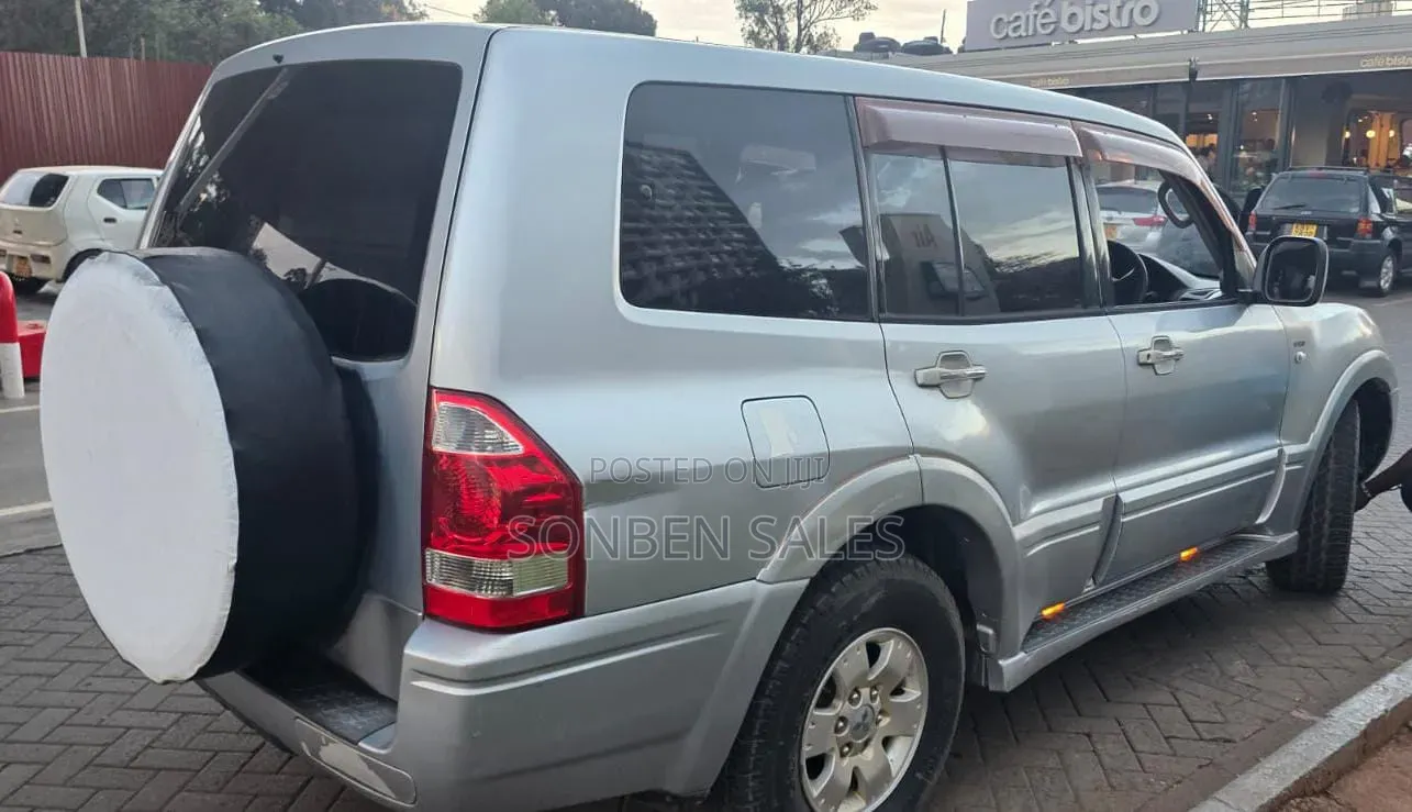 Mitsubishi Pajero Super Exceed 2006 Silver