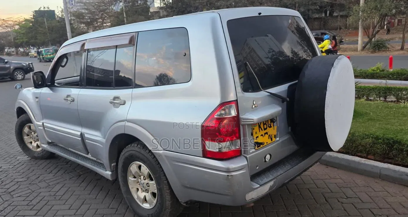 Mitsubishi Pajero Super Exceed 2006 Silver