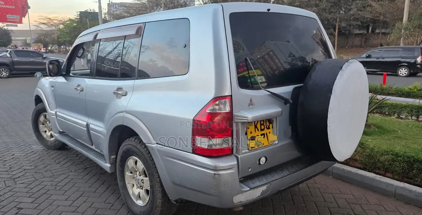 Mitsubishi Pajero Super Exceed 2006 Silver
