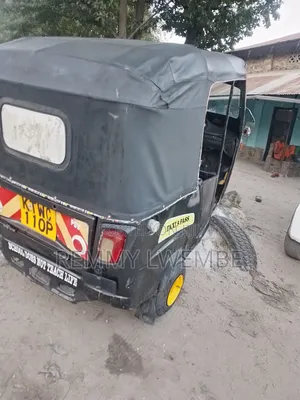 Piaggio 2024 Yellow