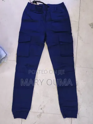 Men Plain and Side Pockets Khaki Trouser