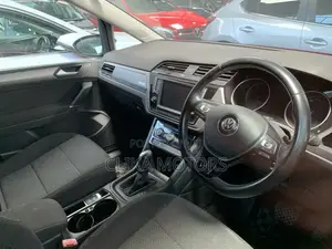Volkswagen Touran 2019 Orange