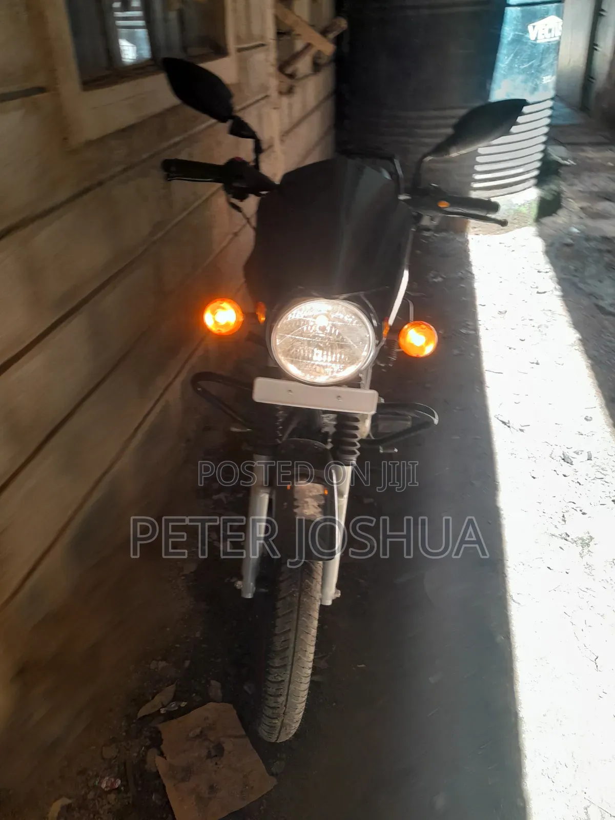 TVS HLX 125 2025 Black