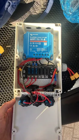 Solar Charge Controller, Free Fuses and Box Victron