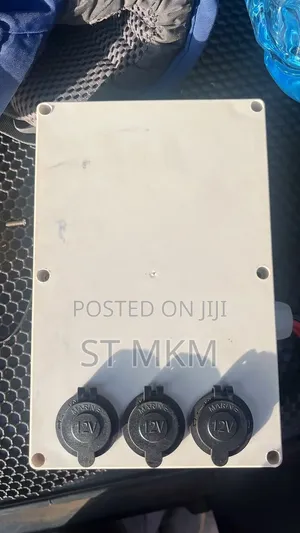 Solar Charge Controller, Free Fuses and Box Victron