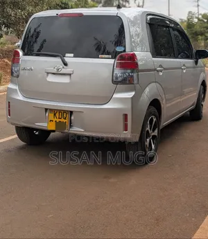 Toyota Spade 2018 Silver