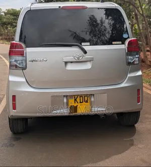 Toyota Spade 2018 Silver