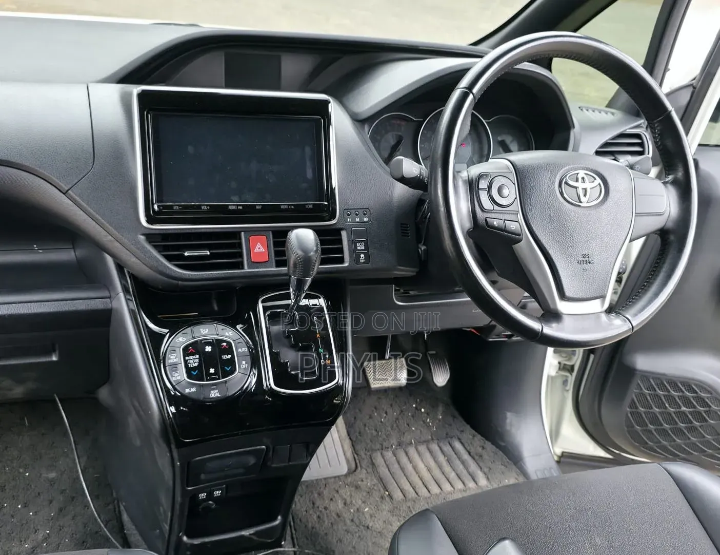 Toyota Noah 2019 White
