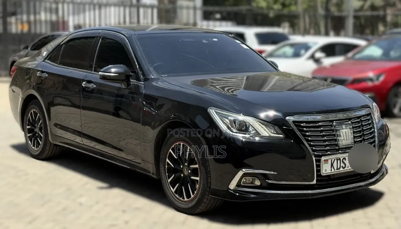 Toyota Crown 2016 Black