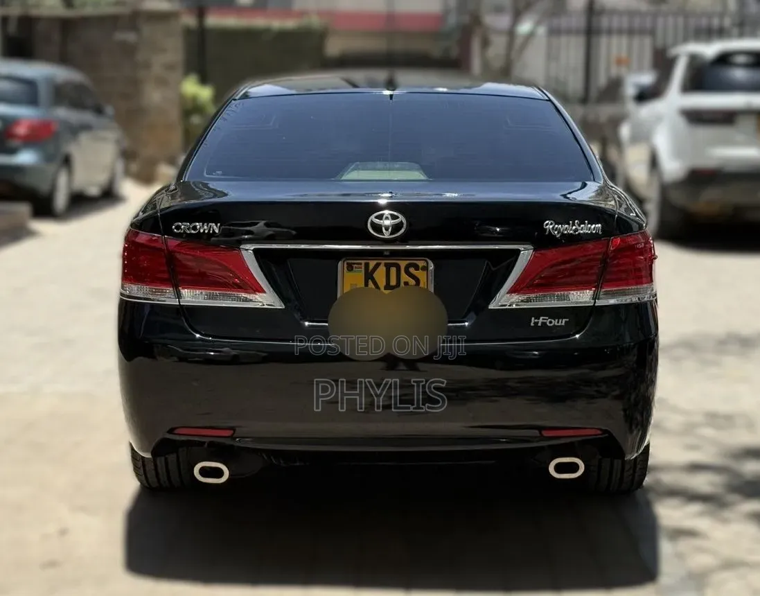 Toyota Crown 2016 Black