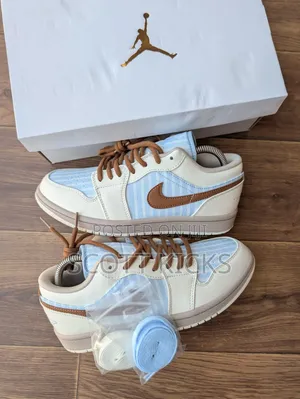 Air Jordan 1 Low Pinstripe