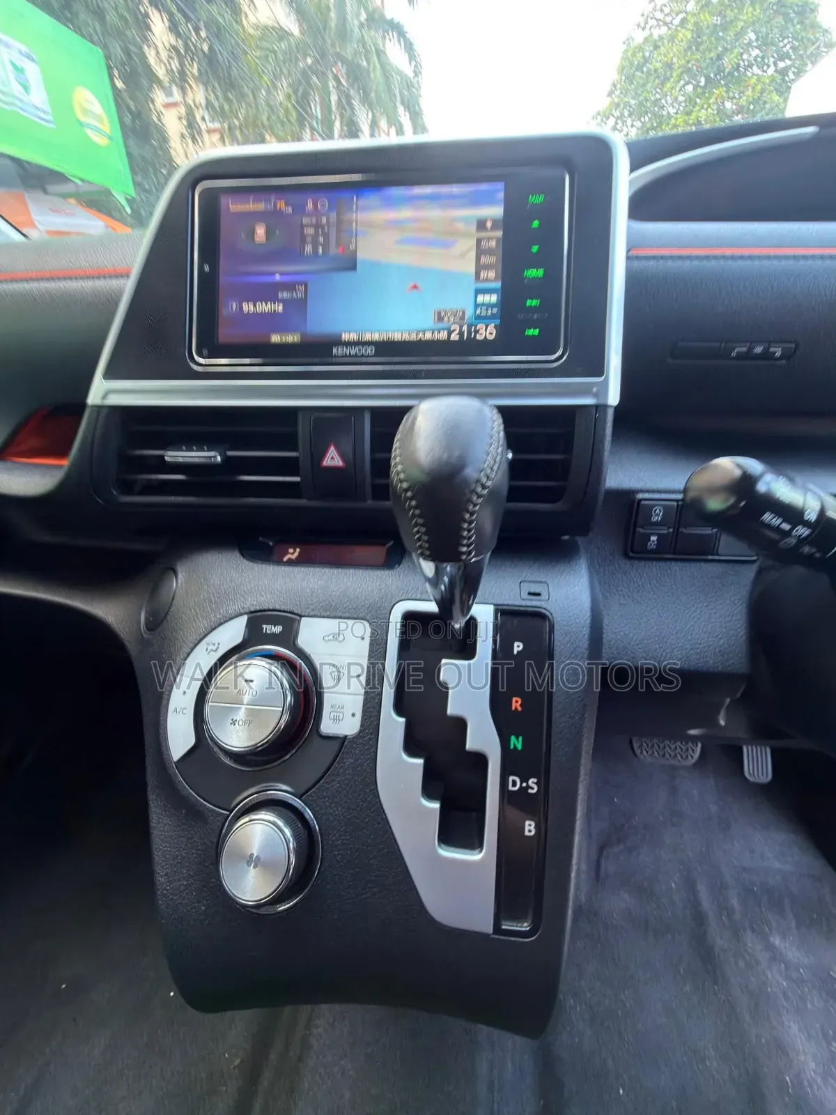 Toyota Sienta 2019 White