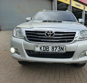 Toyota Hilux 2013 Silver