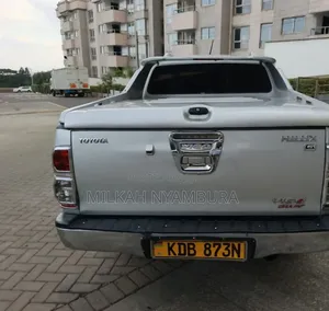 Toyota Hilux 2013 Silver