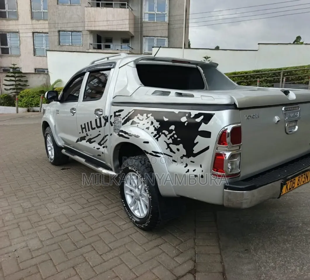 Toyota Hilux 2013 Silver