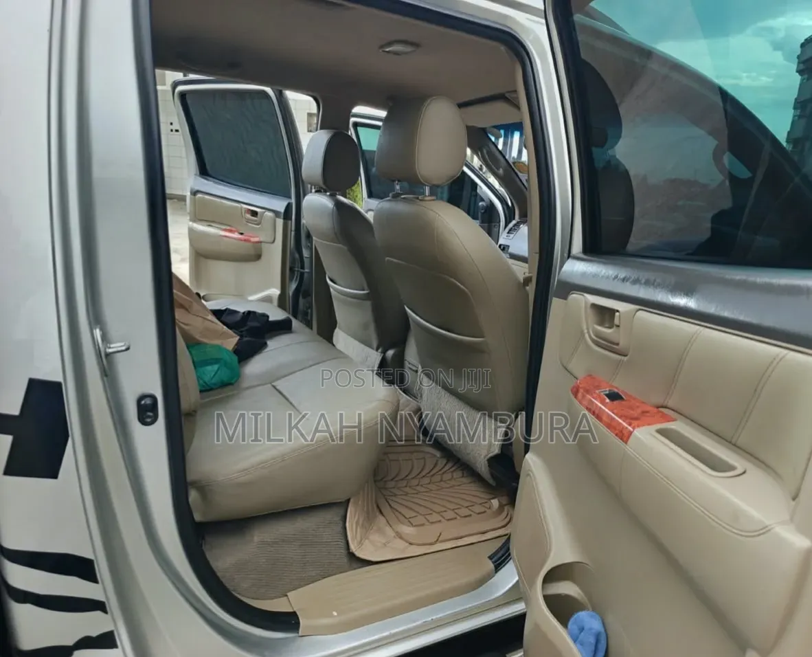 Toyota Hilux 2013 Silver