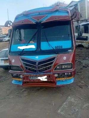 Isuzu FRR 2010 Pink
