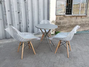 Round Tables With 3 Seats Available