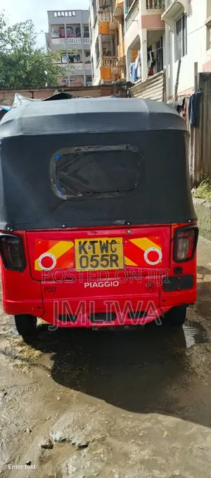 Piaggio 2022 Red