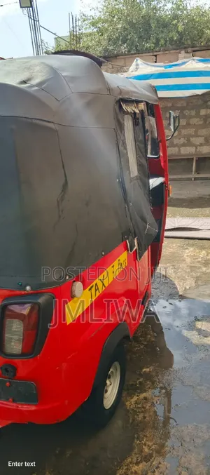 Piaggio 2022 Red