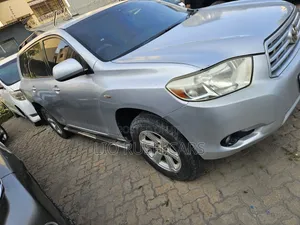 Toyota Kluger 2011 Silver
