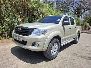 Toyota Hilux 2013 Gold
