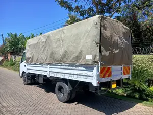 Hino Dutro 2015 White