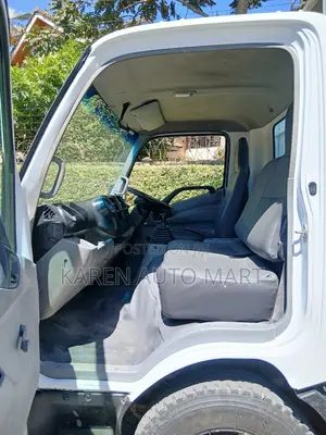 Hino Dutro 2015 White