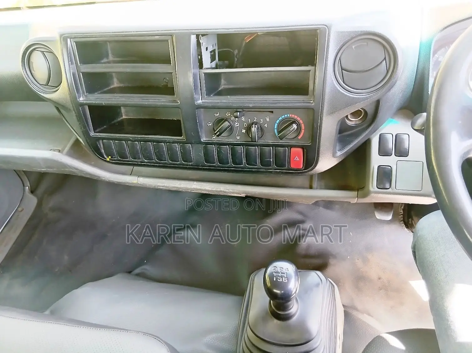 Hino Dutro 2015 White