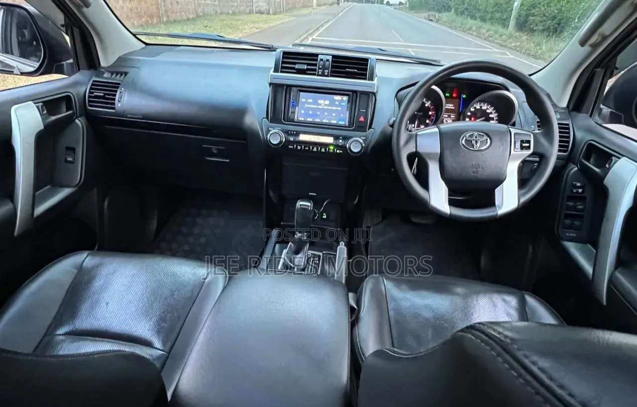Toyota Land Cruiser Prado 2017 Red