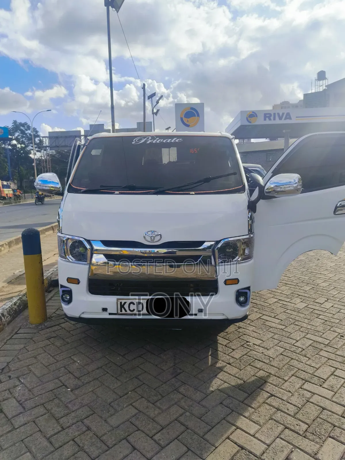 Toyota HiAce 2007 White