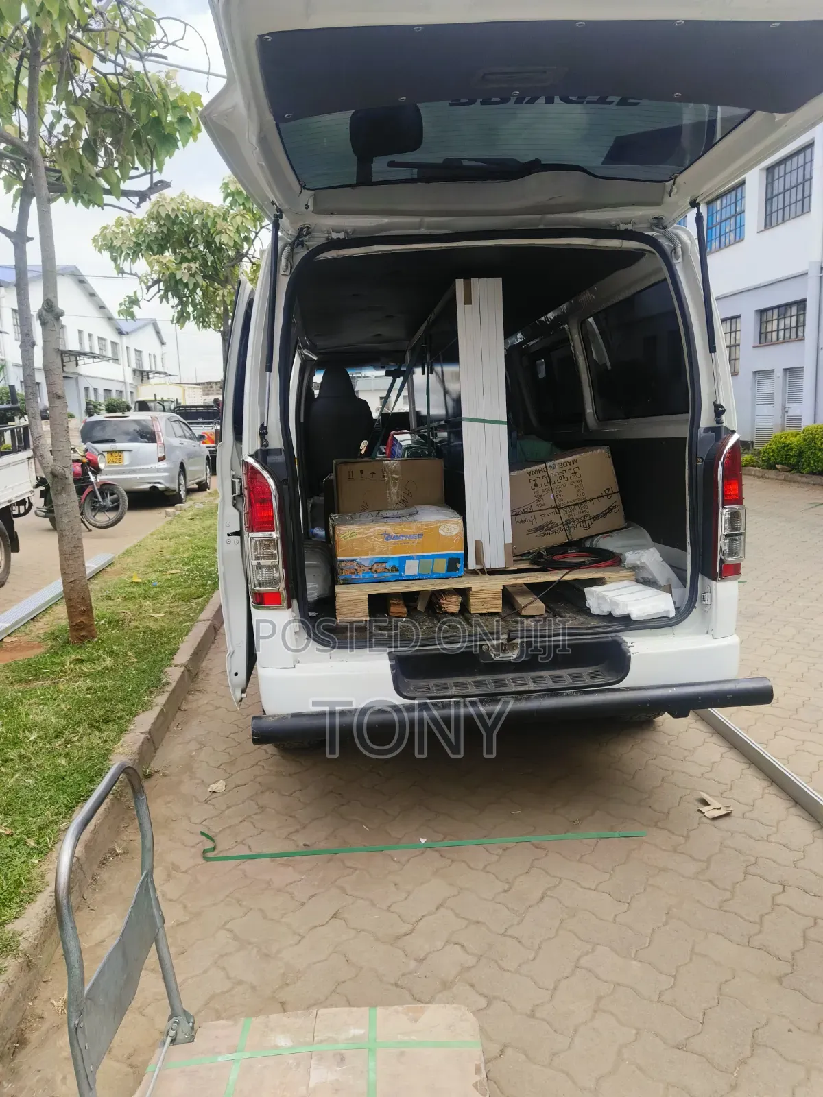 Toyota HiAce 2007 White