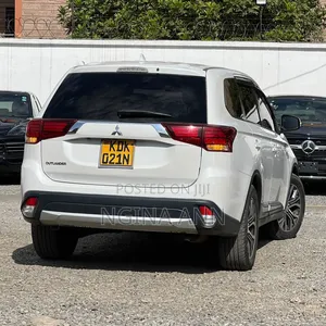Mitsubishi Outlander 2015 Silver