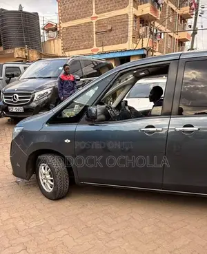 Nissan Serena 2011 Blue