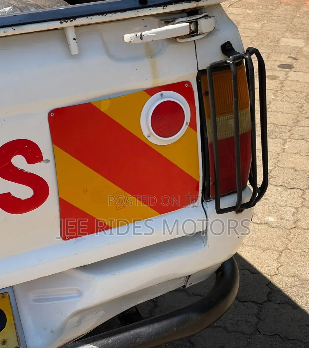 Mitsubishi L200 2005 Ivory